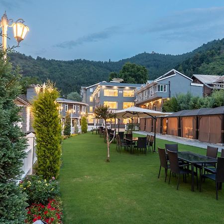 Hotel Grand Boulevard Durgjan Exterior foto