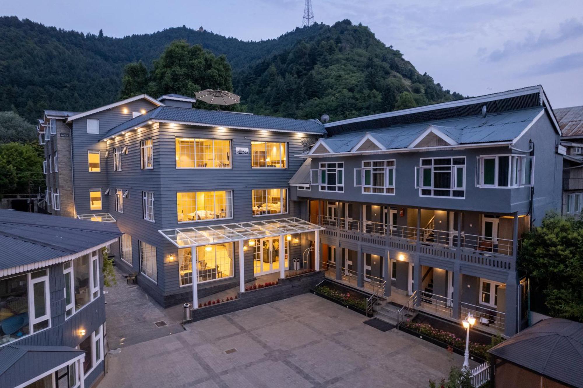 Hotel Grand Boulevard Durgjan Exterior foto