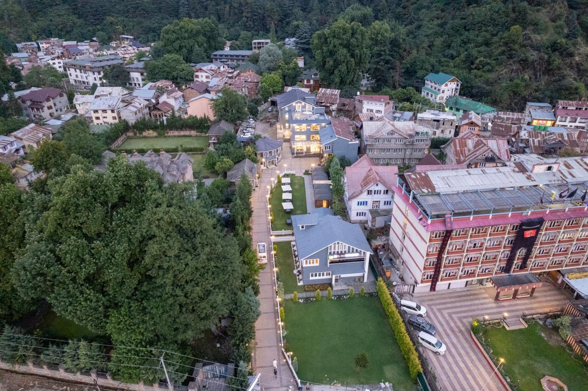 Hotel Grand Boulevard Durgjan Exterior foto