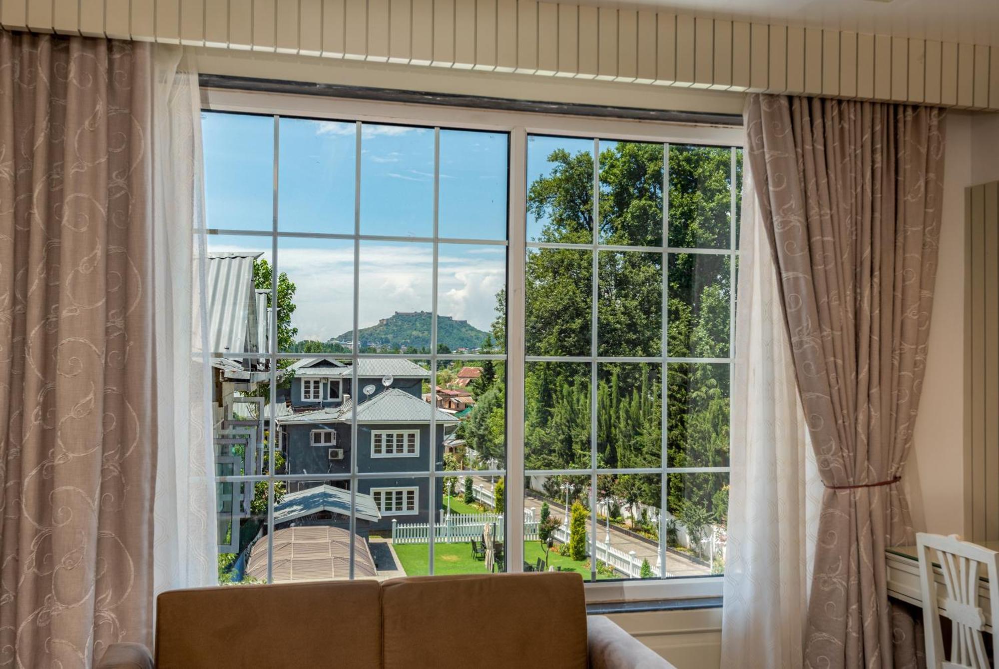 Hotel Grand Boulevard Durgjan Quarto foto